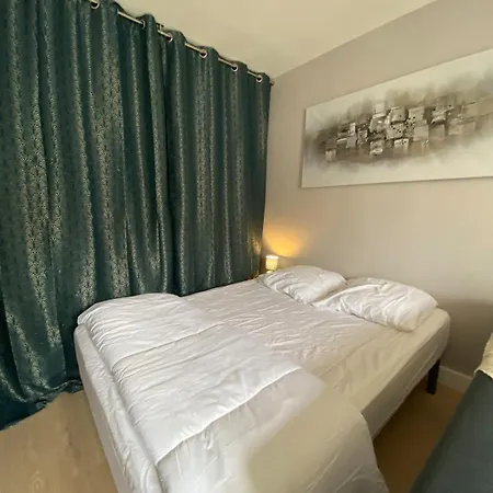 Domaine S&b Les Du Chateau Apartment *
